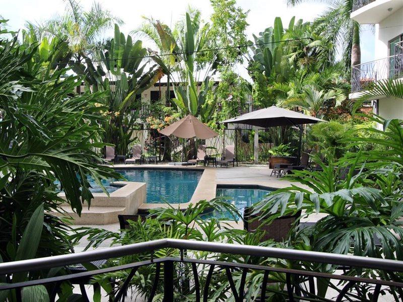 Oceano Boutique & Bistro